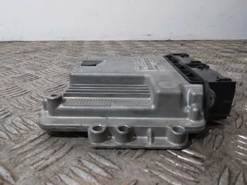 Centralita Motor Uce para Ford Tourneo Courier (C4A)