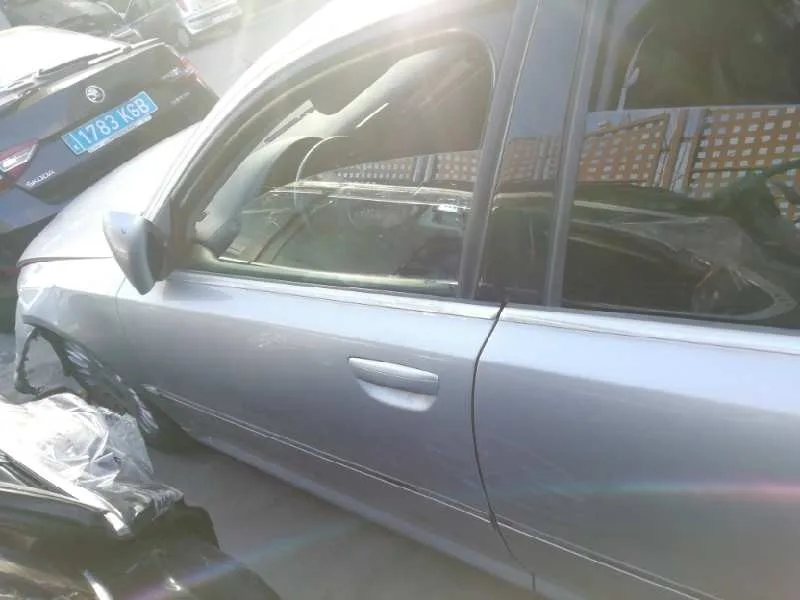Puerta Delantera Izquierda para Audi A8 (4E2)