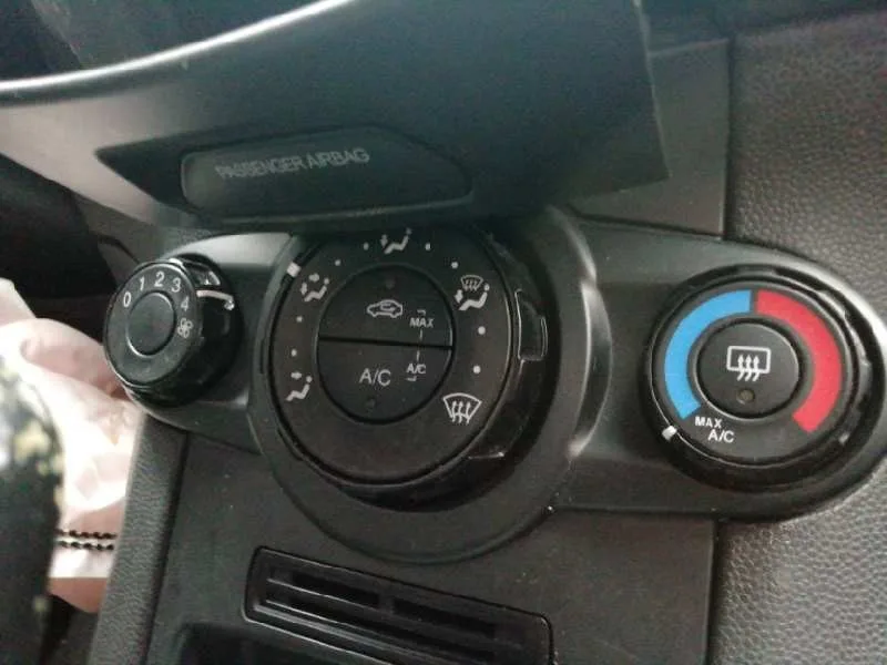 Mando Calefaccion / Aire Acondicionado para Ford Fiesta (Ccn)