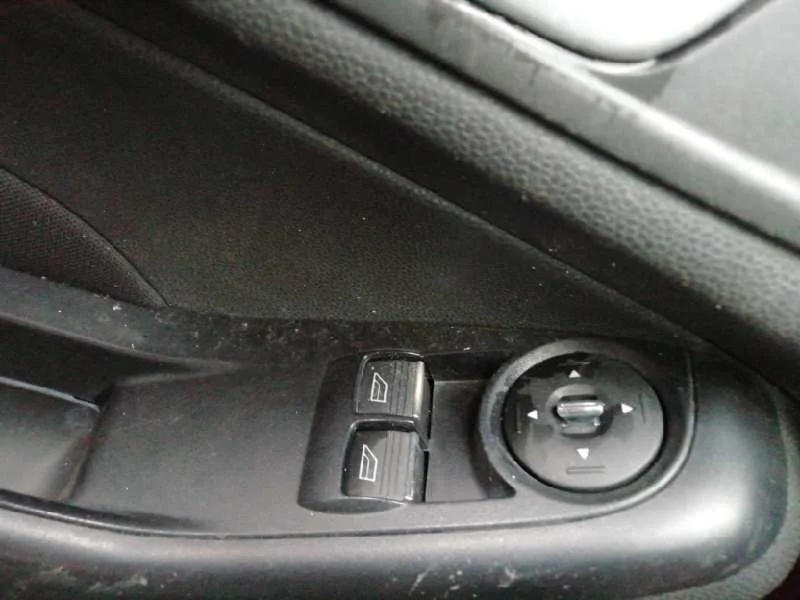 Mando Elevalunas Delantero Izquierdo para Ford Fiesta (Ccn)