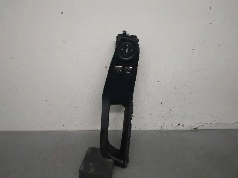 Mando Elevalunas Delantero Izquierdo para Ford Fiesta (Ccn)