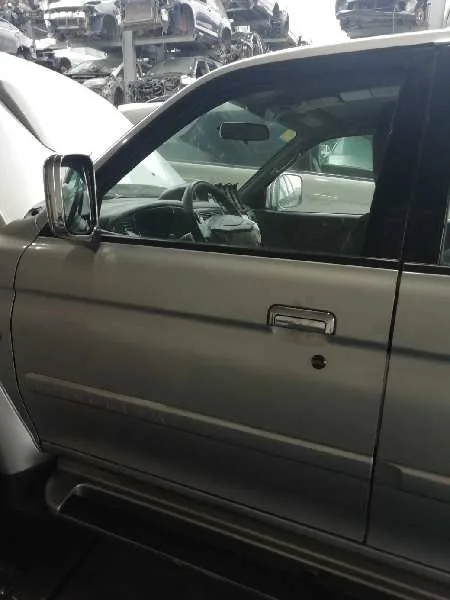 Puerta Delantera Izquierda para Mitsubishi Montero Sport (K90)