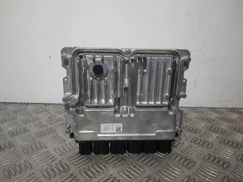 Centralita Motor Uce para Bmw Serie 1 Lim. (F40)