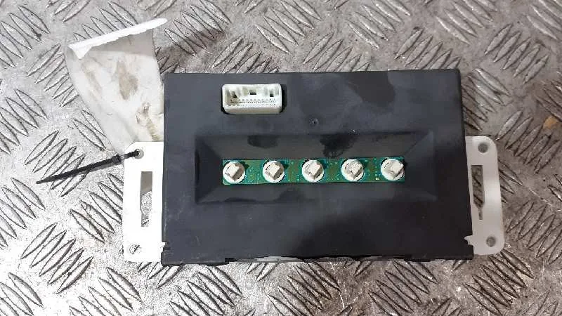 Display para Nissan Almera (N16/E)