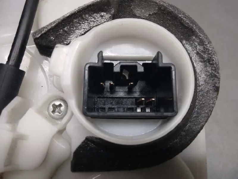 Cerradura Puerta Delantera Derecha para Mazda 6 Lim. (Gh)
