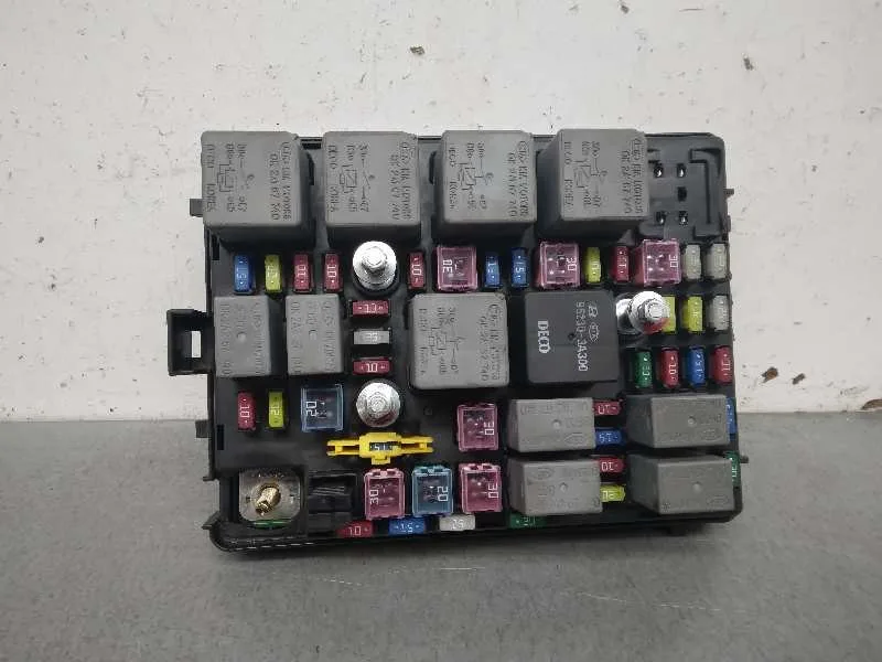Caja Reles / Fusibles para Kia Carens
