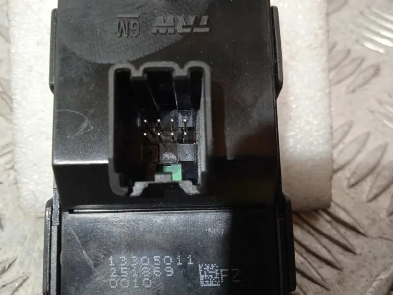Mando Elevalunas Delantero Izquierdo para Opel Insignia Berlina