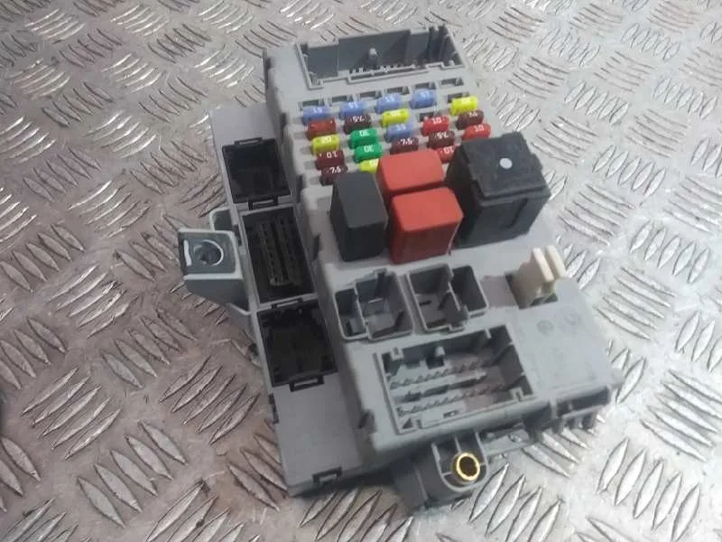 Caja Reles / Fusibles para Fiat Doblo (119)