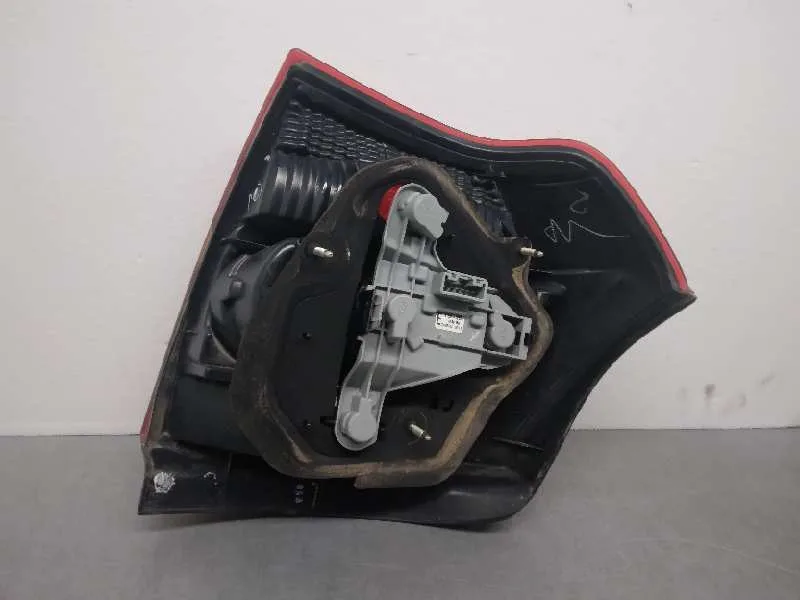 Piloto Trasero Derecho para Toyota Corolla (E12)