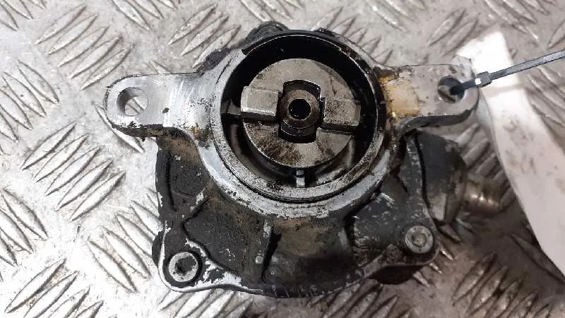 Depresor Freno / Bomba Vacio para Nissan Interstar Mod. 04 (X70)