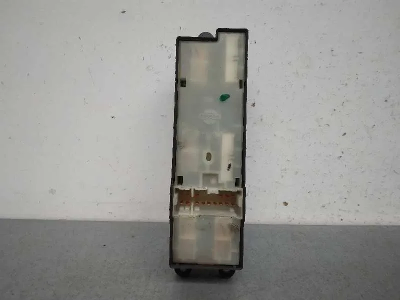 Mando Elevalunas Delantero Izquierdo para Nissan Almera (N16/E)