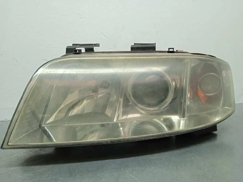 Faro Izquierdo para Audi A6 Berlina (4B2)