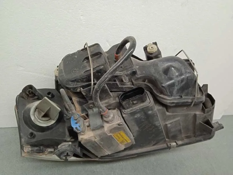 Faro Izquierdo para Audi A6 Berlina (4B2)