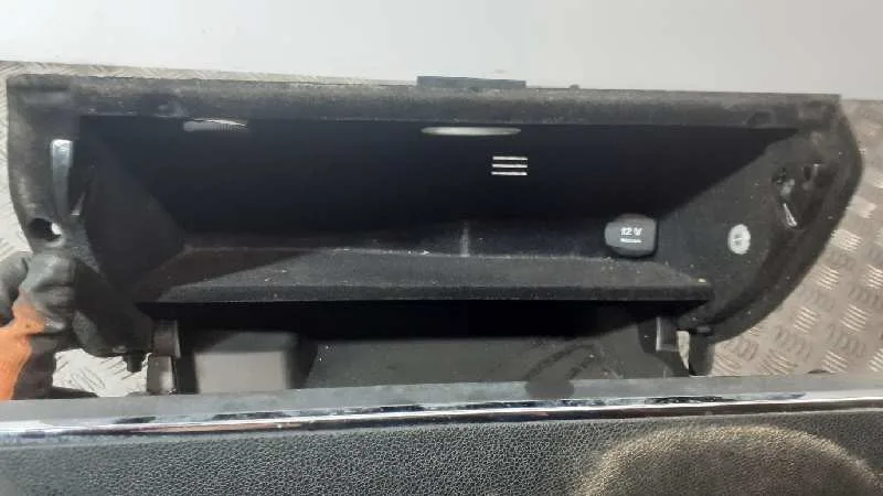 Guantera para Mercedes-Benz Clase C (W204) Familiar