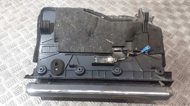 Guantera para Mercedes-Benz Clase C (W204) Familiar