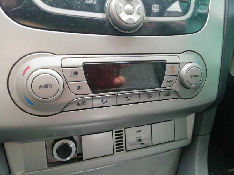 Mando Climatizador para Ford Focus Lim. (Cb4)