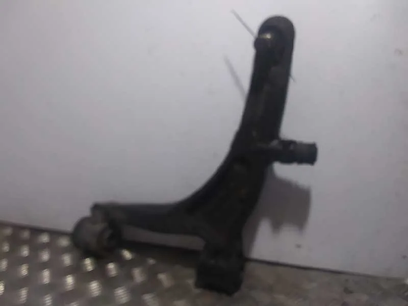 Brazo Suspension Inferior Delantero Izquierdo para Nissan Interstar Mod. 04 (X70)