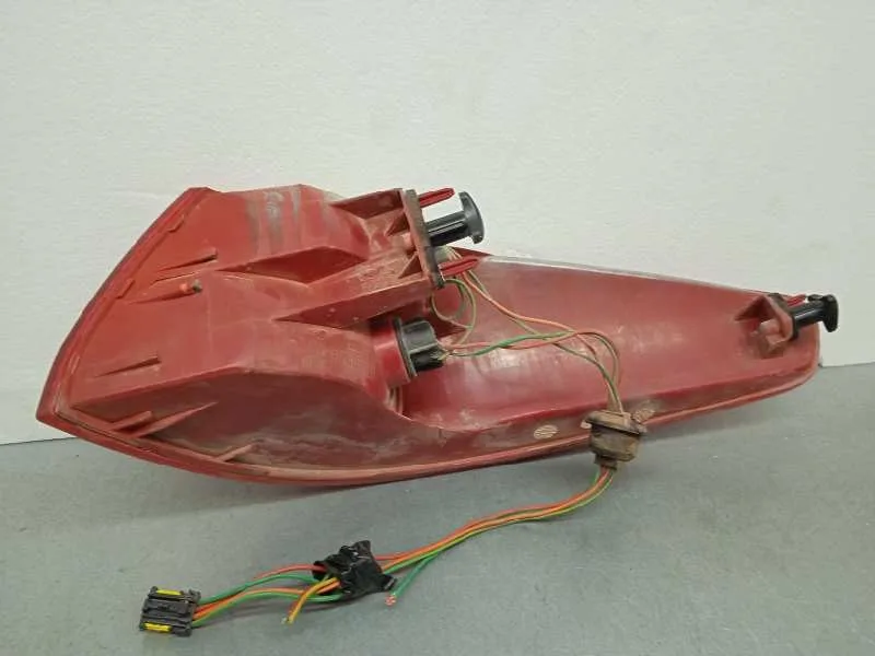 Piloto Trasero Izquierdo para Peugeot 607 (S1)