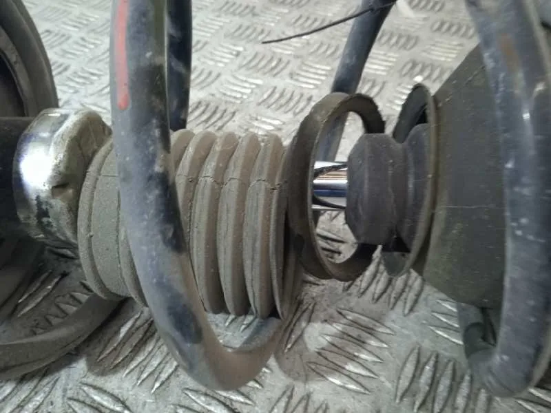 Amortiguador Delantero Izquierdo para Toyota Prius (Nhw20)