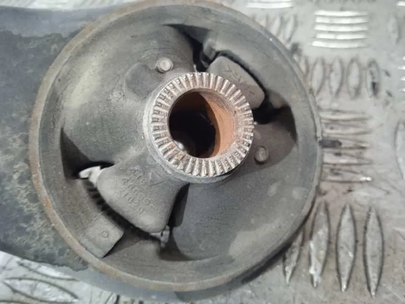 Brazo Suspension Inferior Delantero Izquierdo para Toyota Prius (Nhw20)