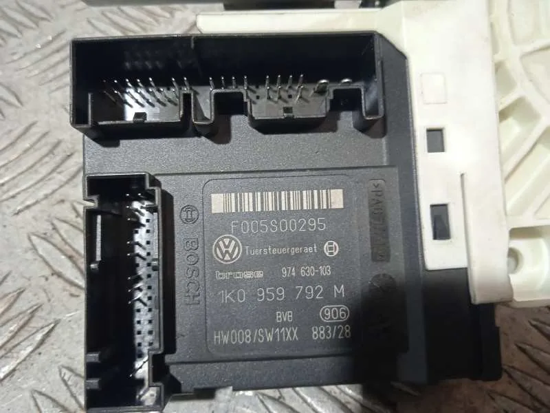 Motor Elevalunas Delantero Derecho para Volkswagen Passat Berlina (3C2)