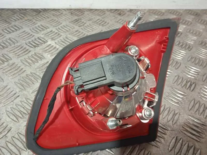 Piloto Trasero Izquierdo Interior para Volkswagen Passat Berlina (3C2)