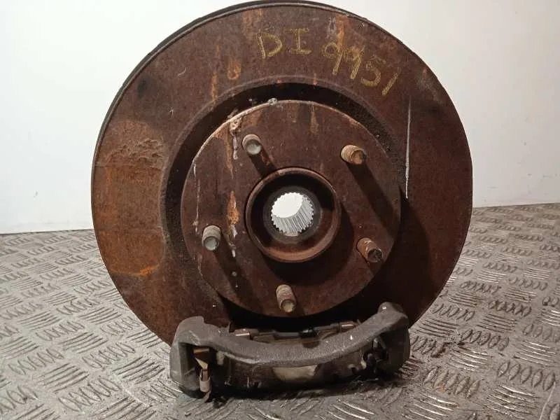 Mangueta Delantera Izquierda para Nissan Pulsar (C13)