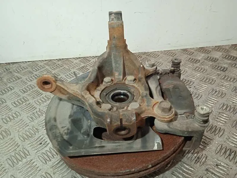 Mangueta Delantera Izquierda para Nissan Pulsar (C13)