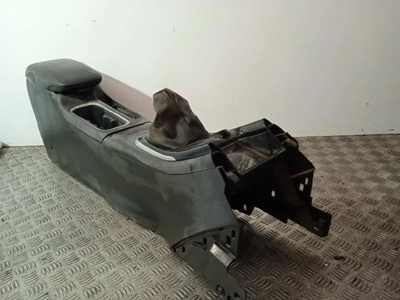 Apoyabrazos Central para Nissan Pulsar (C13)