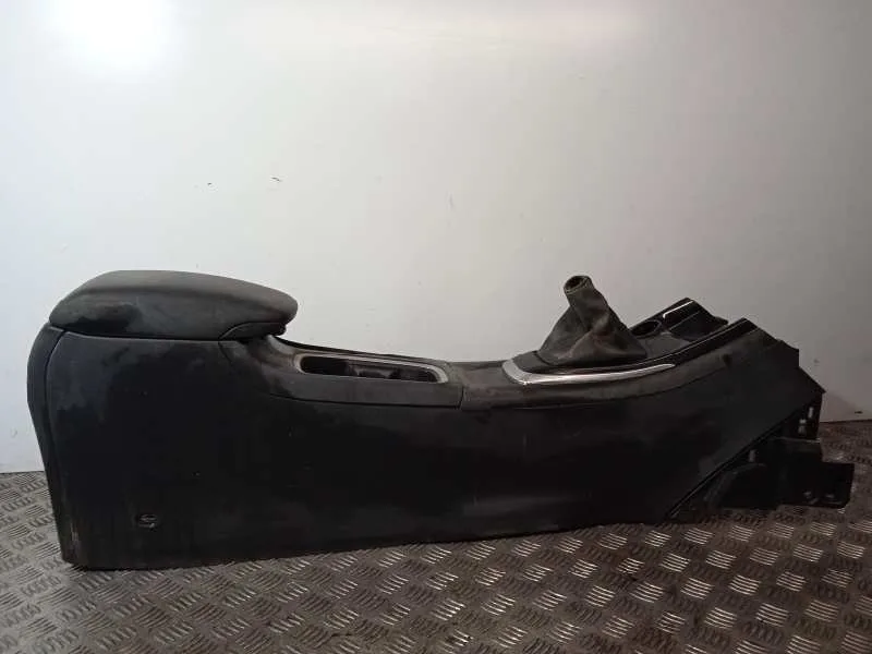 Apoyabrazos Central para Nissan Pulsar (C13)