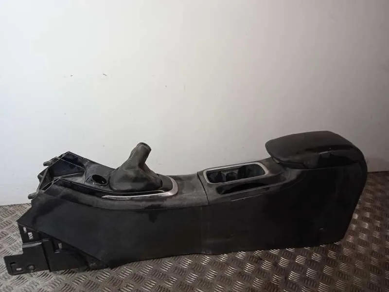 Apoyabrazos Central para Nissan Pulsar (C13)
