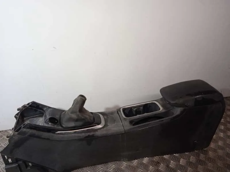 Apoyabrazos Central para Nissan Pulsar (C13)