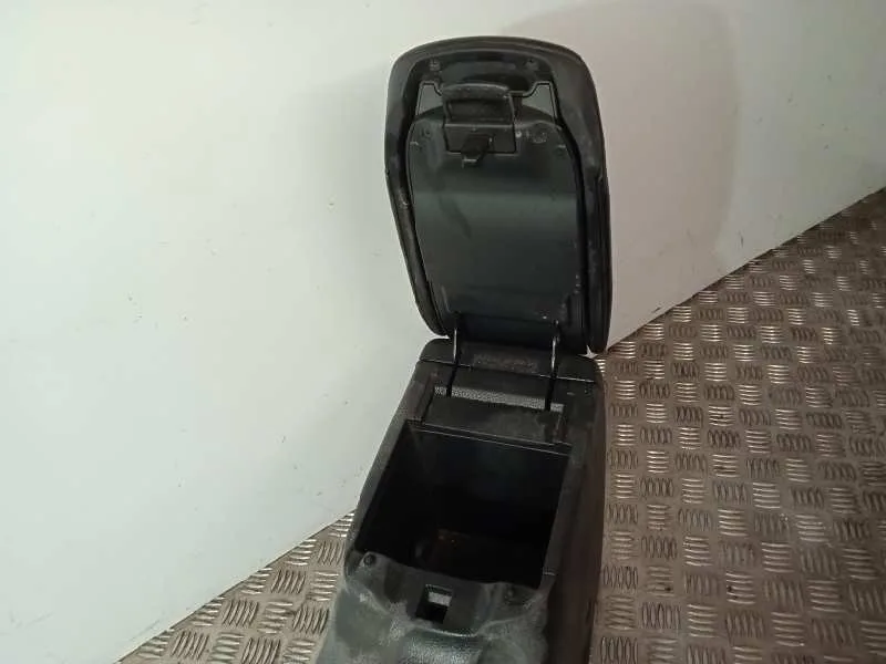 Apoyabrazos Central para Nissan Pulsar (C13)