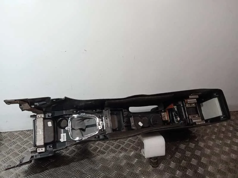 Apoyabrazos Central para Nissan Pulsar (C13)