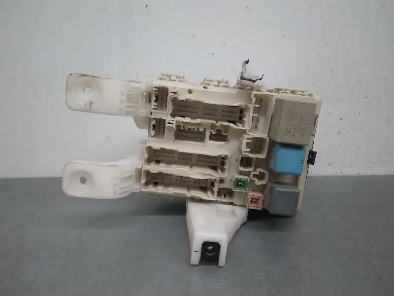 Caja Reles / Fusibles para Toyota Prius (Nhw20)