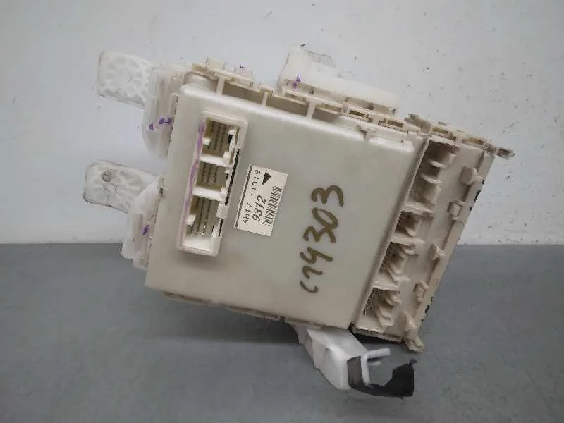 Caja Reles / Fusibles para Toyota Prius (Nhw20)