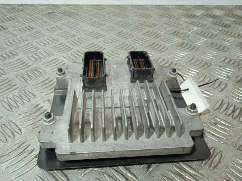 Centralita Motor Uce para Opel Insignia Berlina