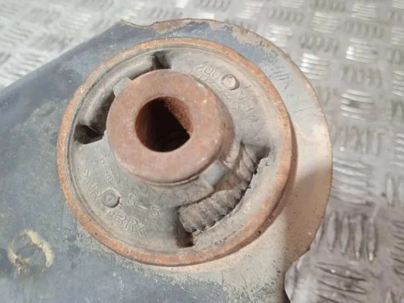 Brazo Suspension Inferior Delantero Derecho para Nissan Pulsar (C13)