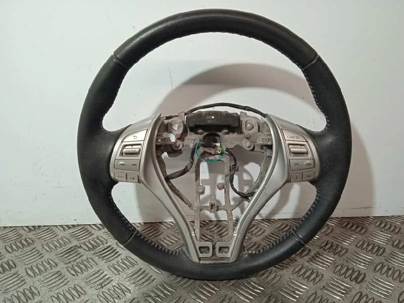 Volante para Nissan Pulsar (C13)