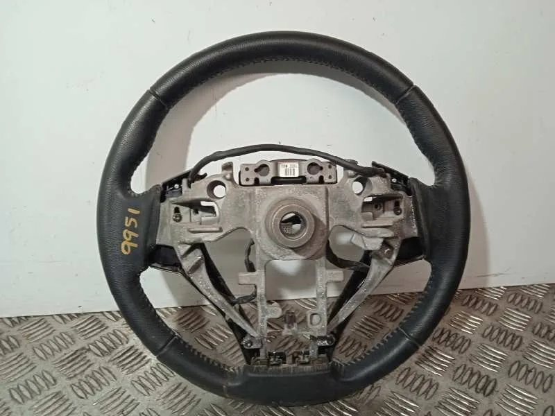 Volante para Nissan Pulsar (C13)