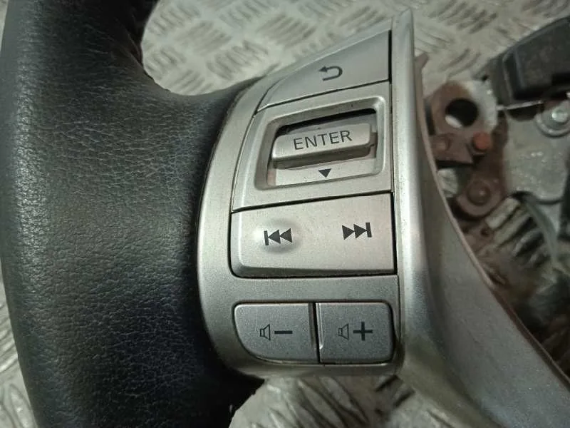 Volante para Nissan Pulsar (C13)