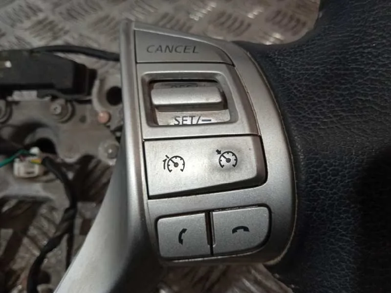Volante para Nissan Pulsar (C13)