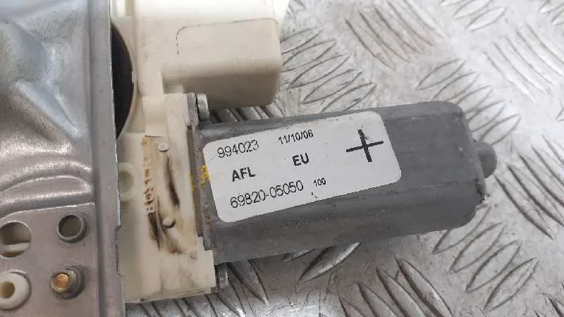 Elevalunas Delantero Izquierdo para Toyota Avensis Berlina (T25)