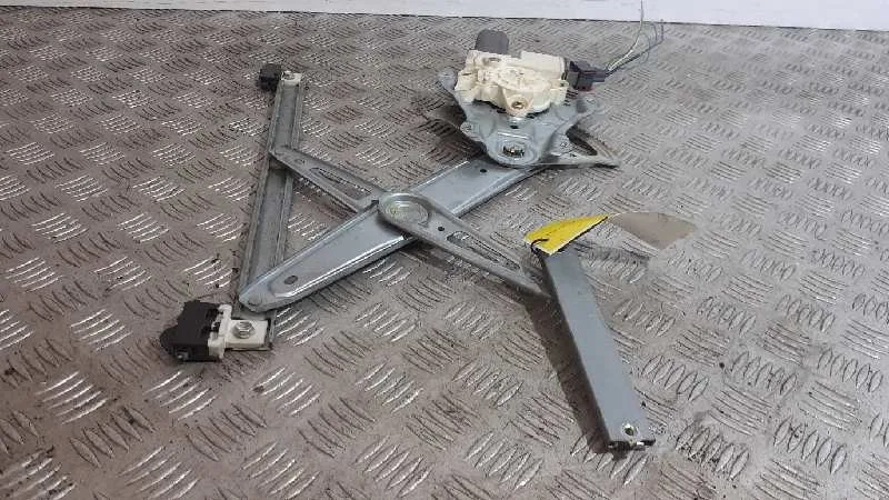 Elevalunas Delantero Izquierdo para Toyota Avensis Berlina (T25)