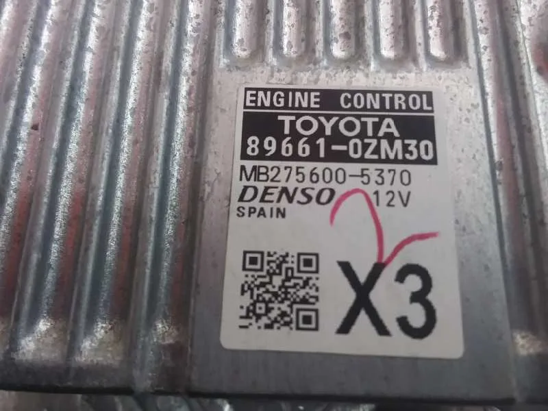 Centralita Motor Uce para Toyota Auris