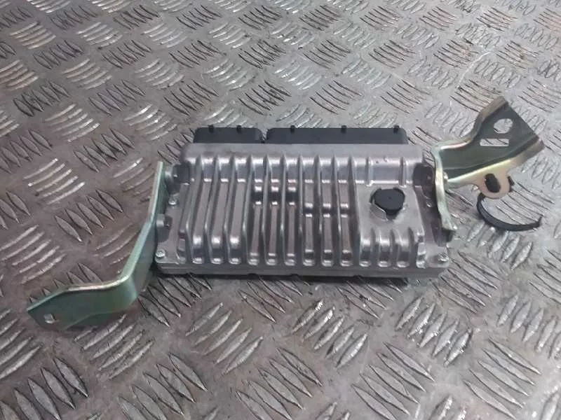 Centralita Motor Uce para Toyota Auris