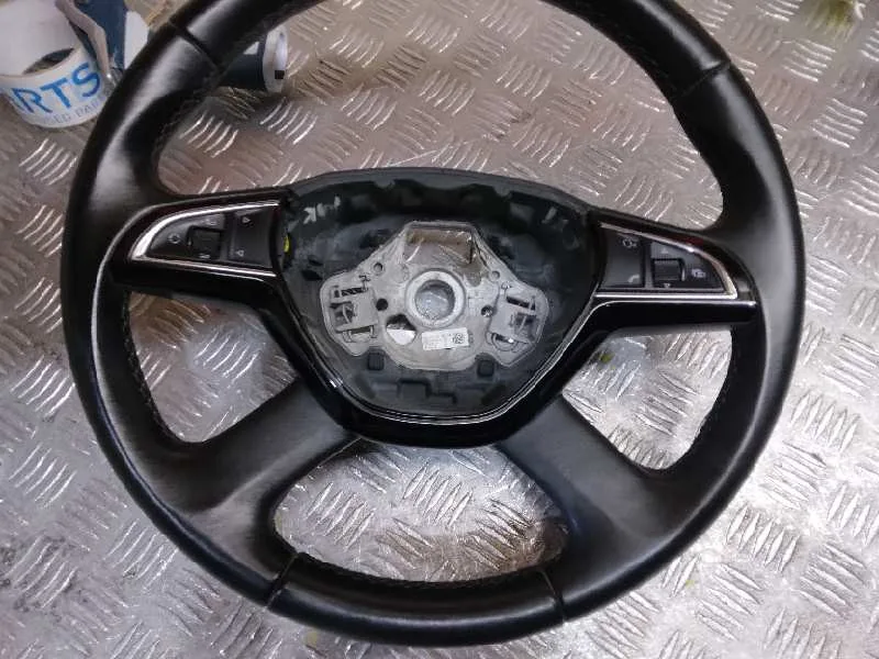 Volante para Skoda Octavia Combi (5E5)