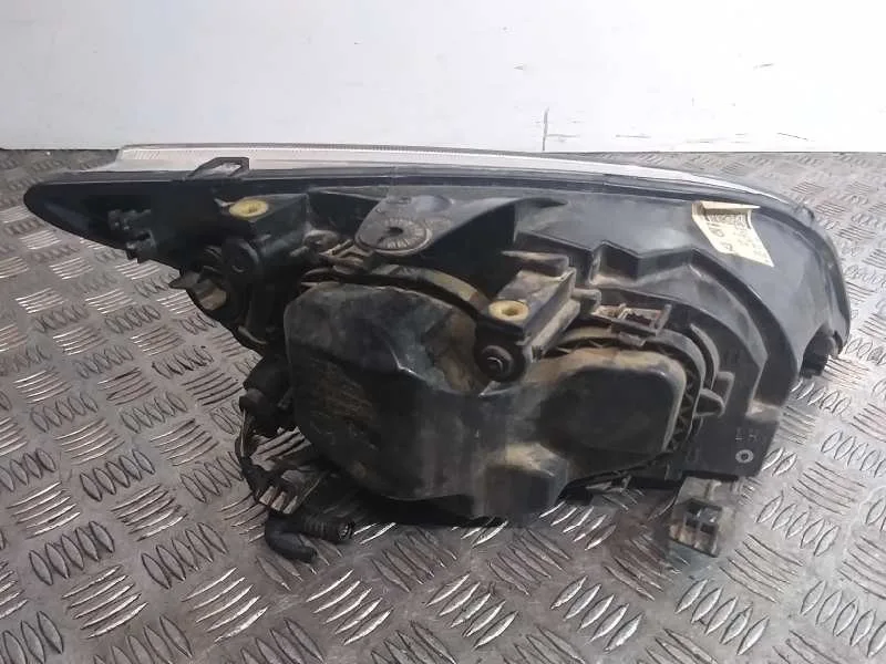 Faro Izquierdo para Ford Focus Berlina (Cap)
