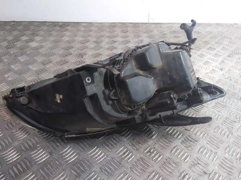 Faro Izquierdo para Ford Focus Berlina (Cap)
