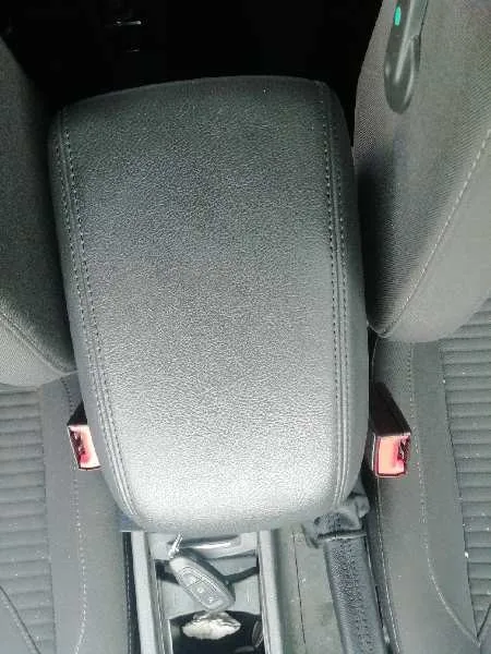 Apoyabrazos Central para Ford Focus Lim.